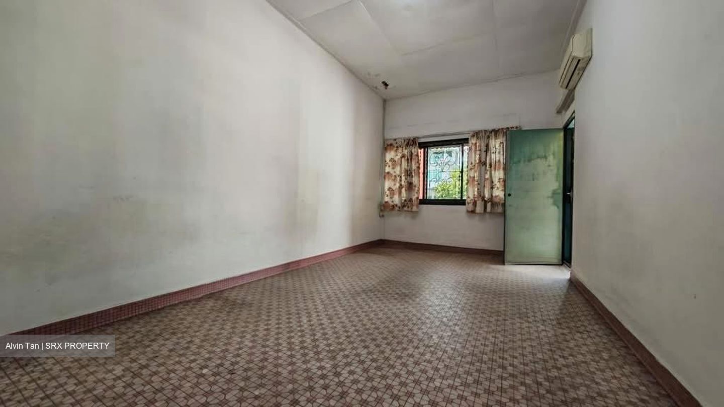 Lorong 7 Realty Park (D19), Terrace #568072351